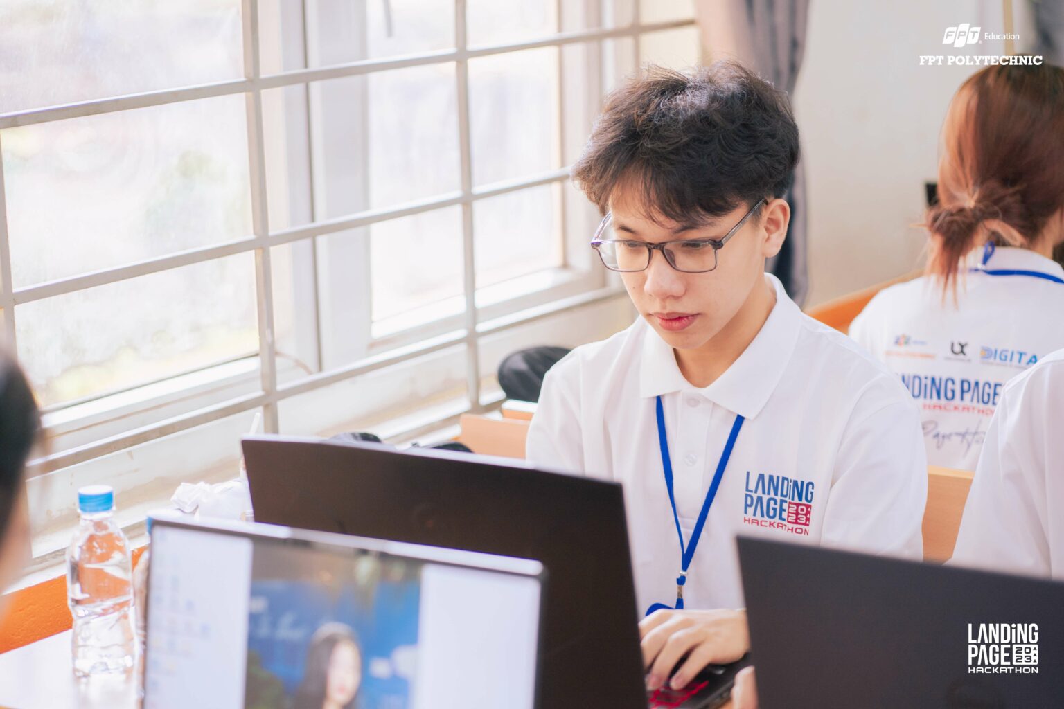 Các thí sinh đều rất tập trung trong khoảng thời gian làm bài