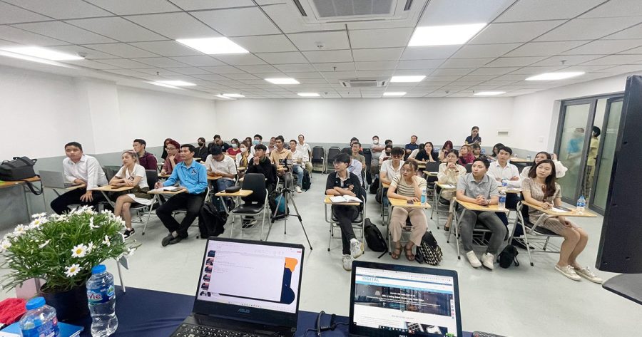 Hơn 50 bạn học tạo kênh TikTok độc bản Tiktok Doc Ban 001