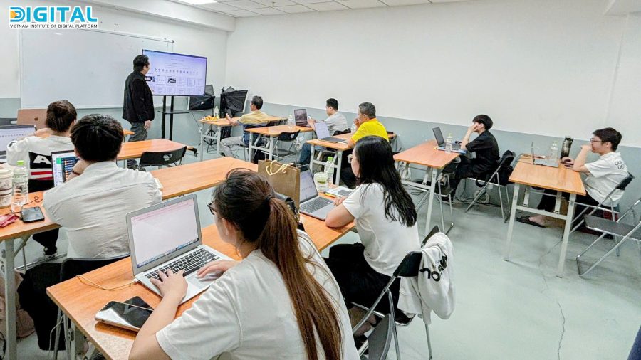 Khai giảng lớp Chuyên viên Digital Marketing 25DM139
