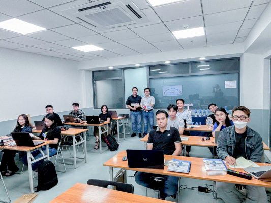 Tặng ngay 1 buổi học thử Digital Marketing - trải nghiệm "Học thật - làm thật"