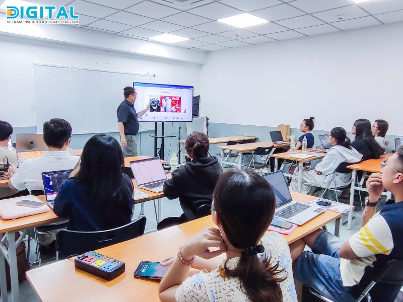 Khai giảng khóa học Chuyên viên Digital Marketing lớp 25DM142 Khai giảng khóa học Chuyên viên Digital Marketing lớp 25DM142